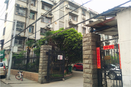 城房屋2室2厅1卫88m2中档装修